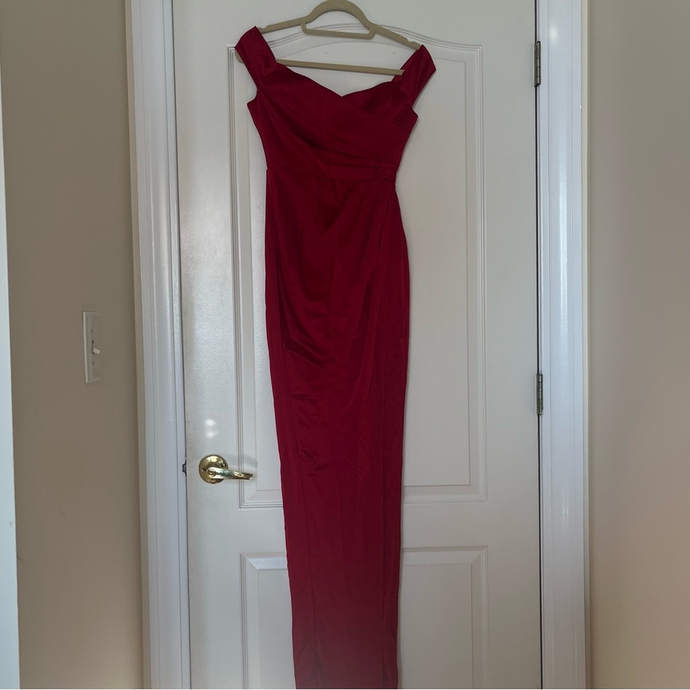 Sau Lee x Revolve Gwenyth Gown in Crimson Red Size 0 - Picture 2 of 5